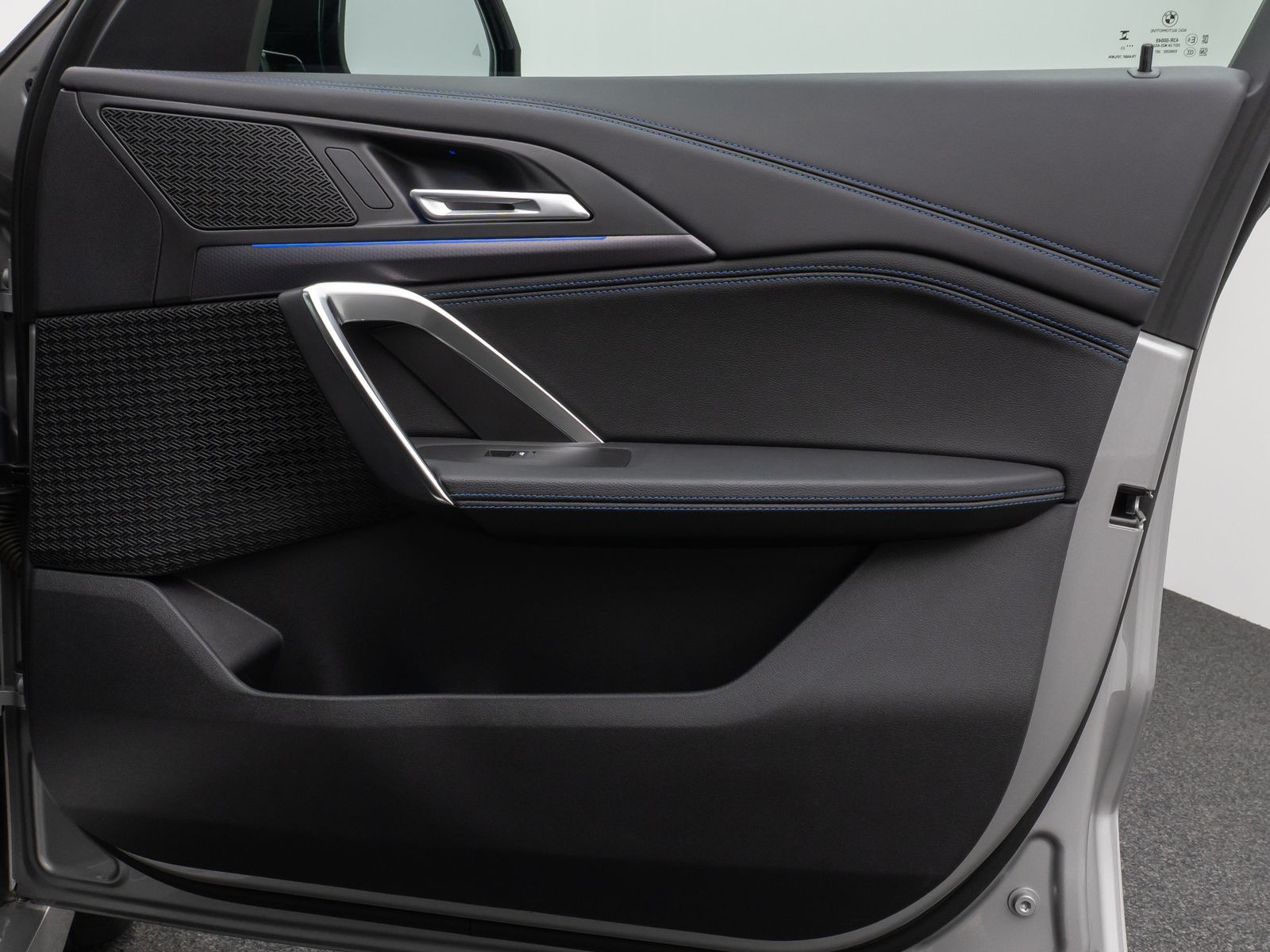 Fahrzeugabbildung BMW iX1 xD30 M Sport DAB Panorama Kamera Komfort 19"