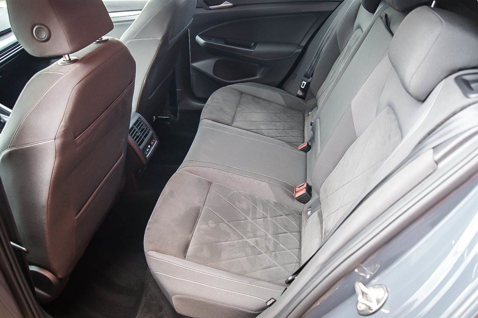Fahrzeugabbildung Volkswagen Golf VIII 1.5 TSI ''1st EDITION'' PANORAMA VIRTU