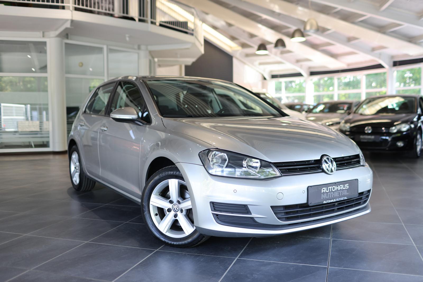 Volkswagen Golf VII 1,2 TSI COMFORTLINE 1. BESITZ EINPARKHI