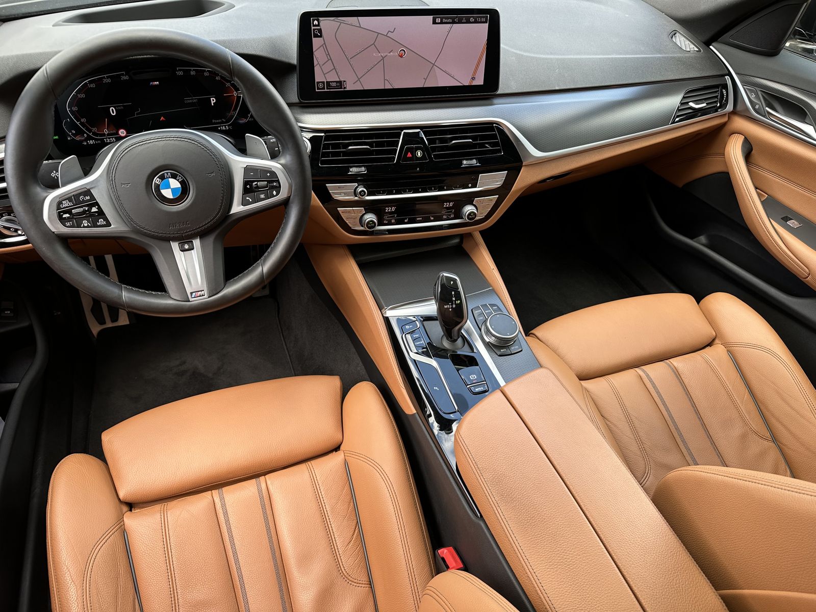 Fahrzeugabbildung BMW 540i Touring xDrive M-Sport NAV+LASER+PANO+HEAD