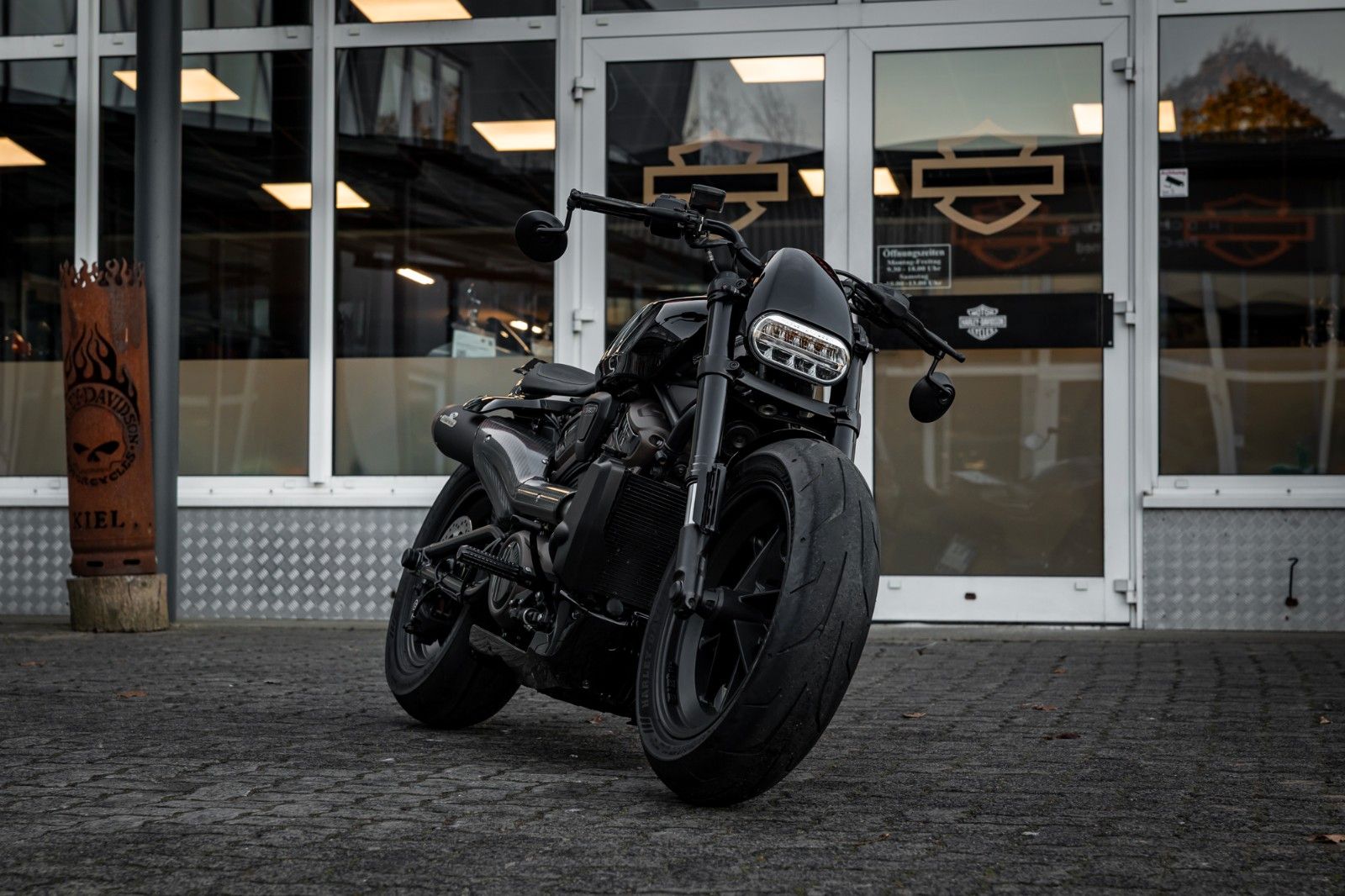 Fahrzeugabbildung Harley-Davidson RH1250S Sportster S - Jekill&Hyde -