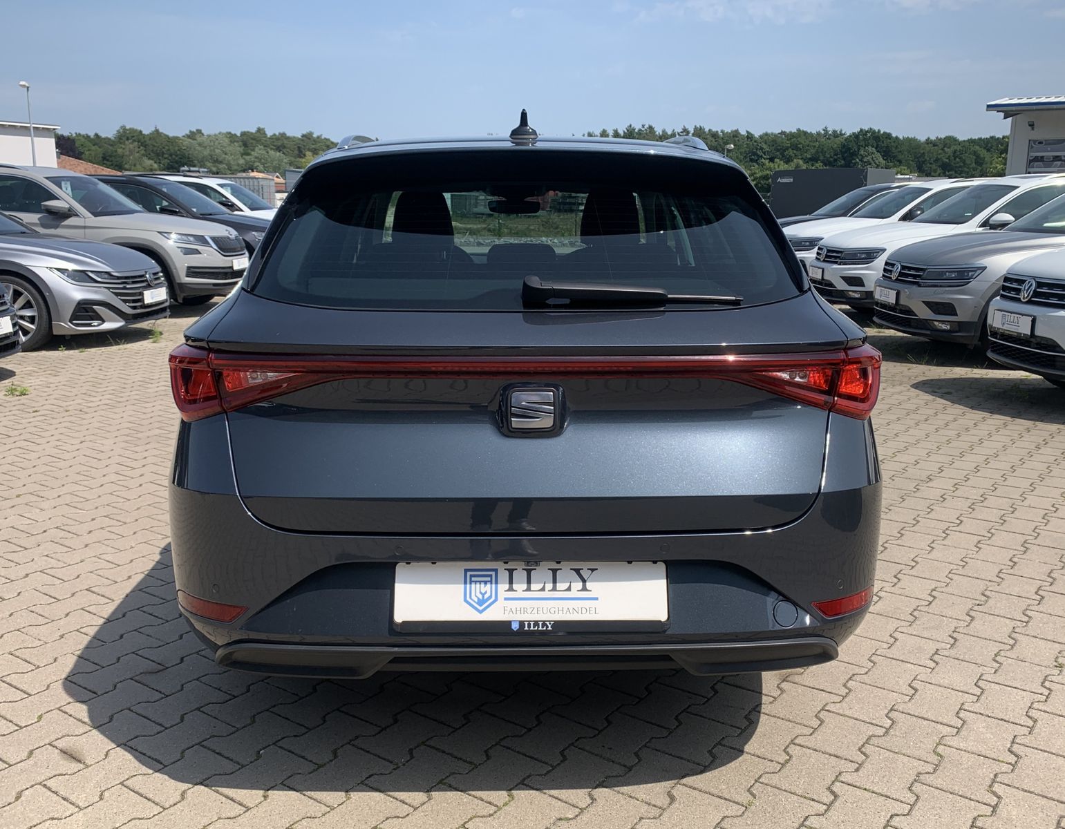 Fahrzeugabbildung SEAT Leon 2.0 TDI Xcellence*AHK*LED*Cam*VCOCK*Navi*