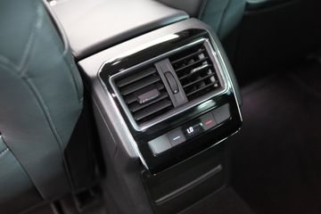 Skoda Superb Combi III 2.0 TDI DSG Style XENON NAVI