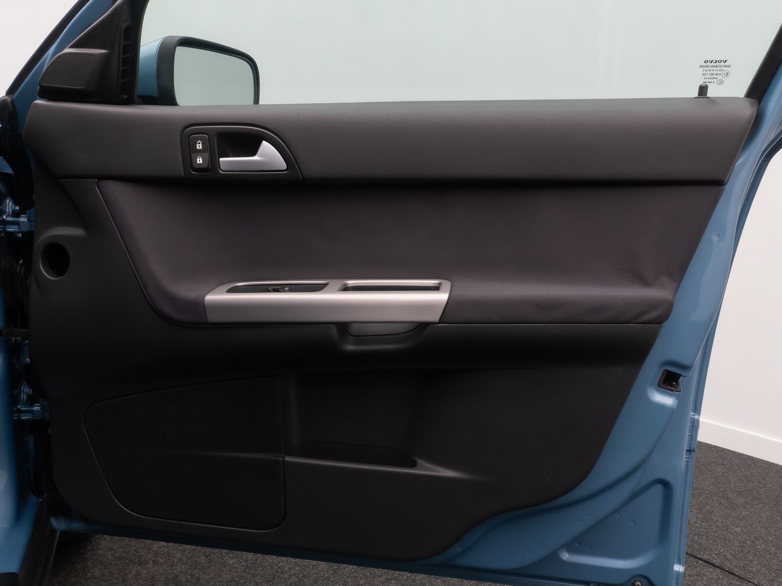 Fahrzeugabbildung Volvo V50 2.0 D Momentum BiXenon AHK HiFi Alarm Tempom