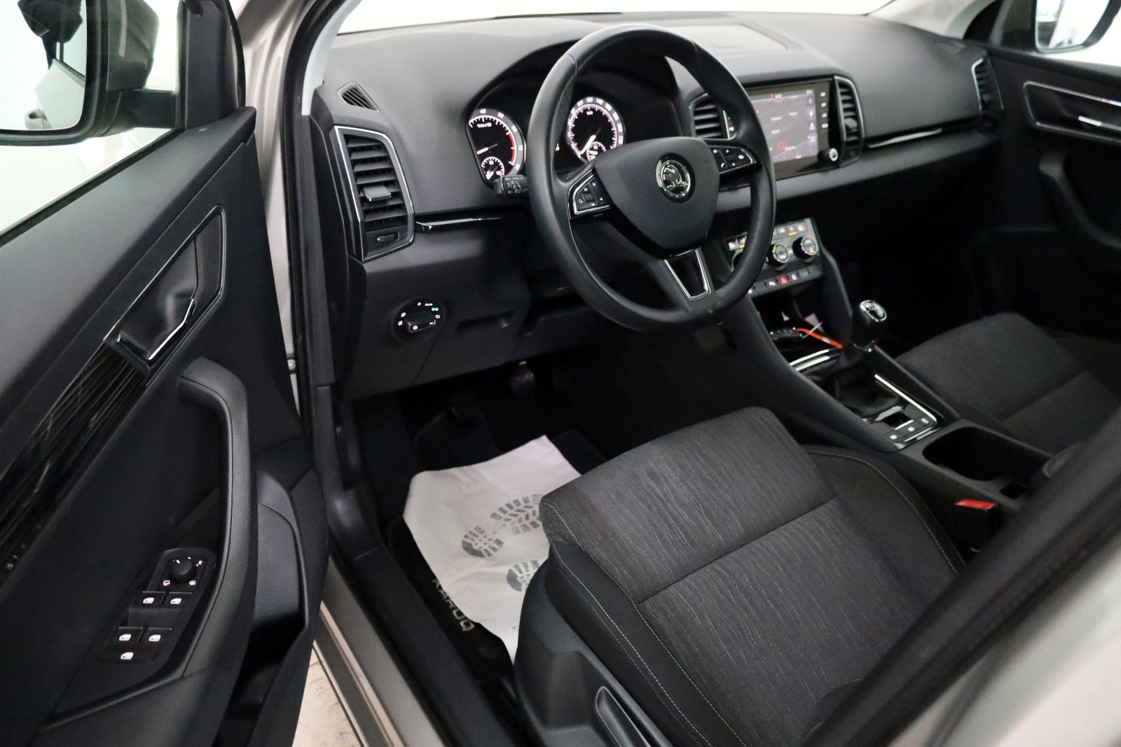 Fahrzeugabbildung SKODA Karoq Style Navi,LED,Kamera,SH,PDC,SR+WR,AHK