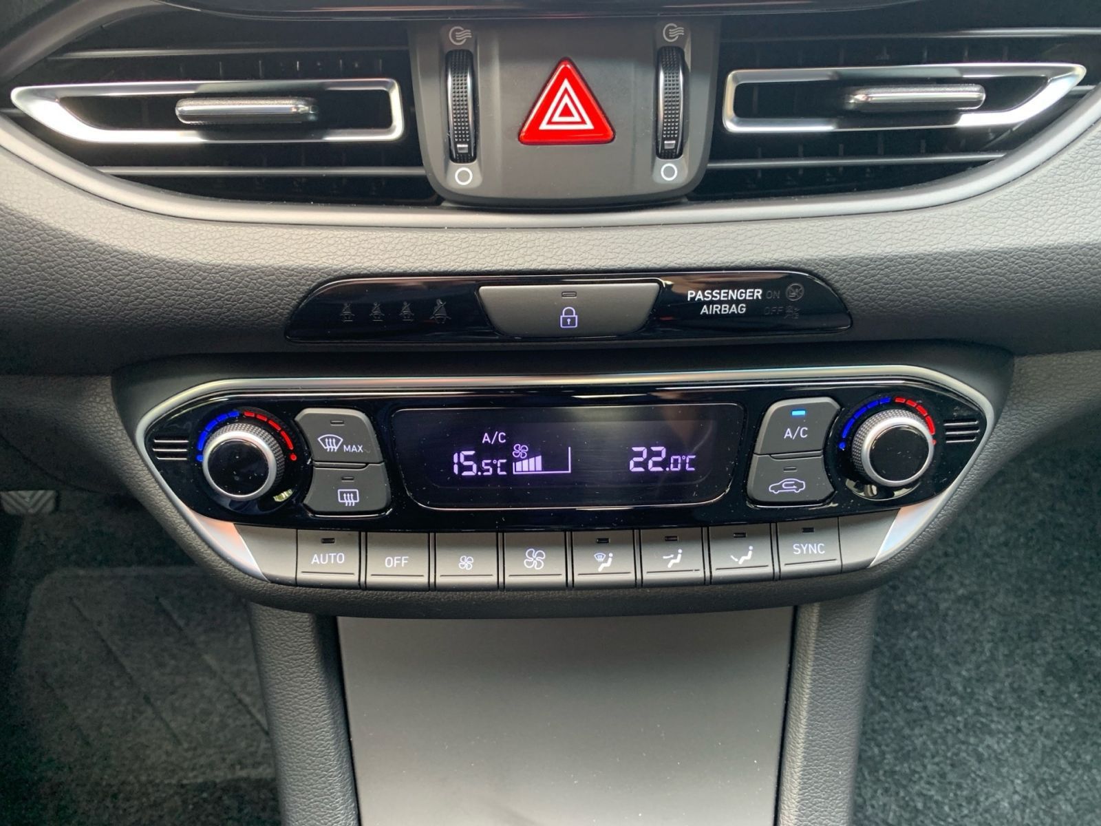 Fahrzeugabbildung Hyundai i30 1.0 T-GDI Connect & Go Navi LED