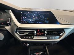 BMW 118  i Advantage LED NAVI PDC AHK Panorama
