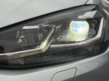 Volkswagen Golf - 10