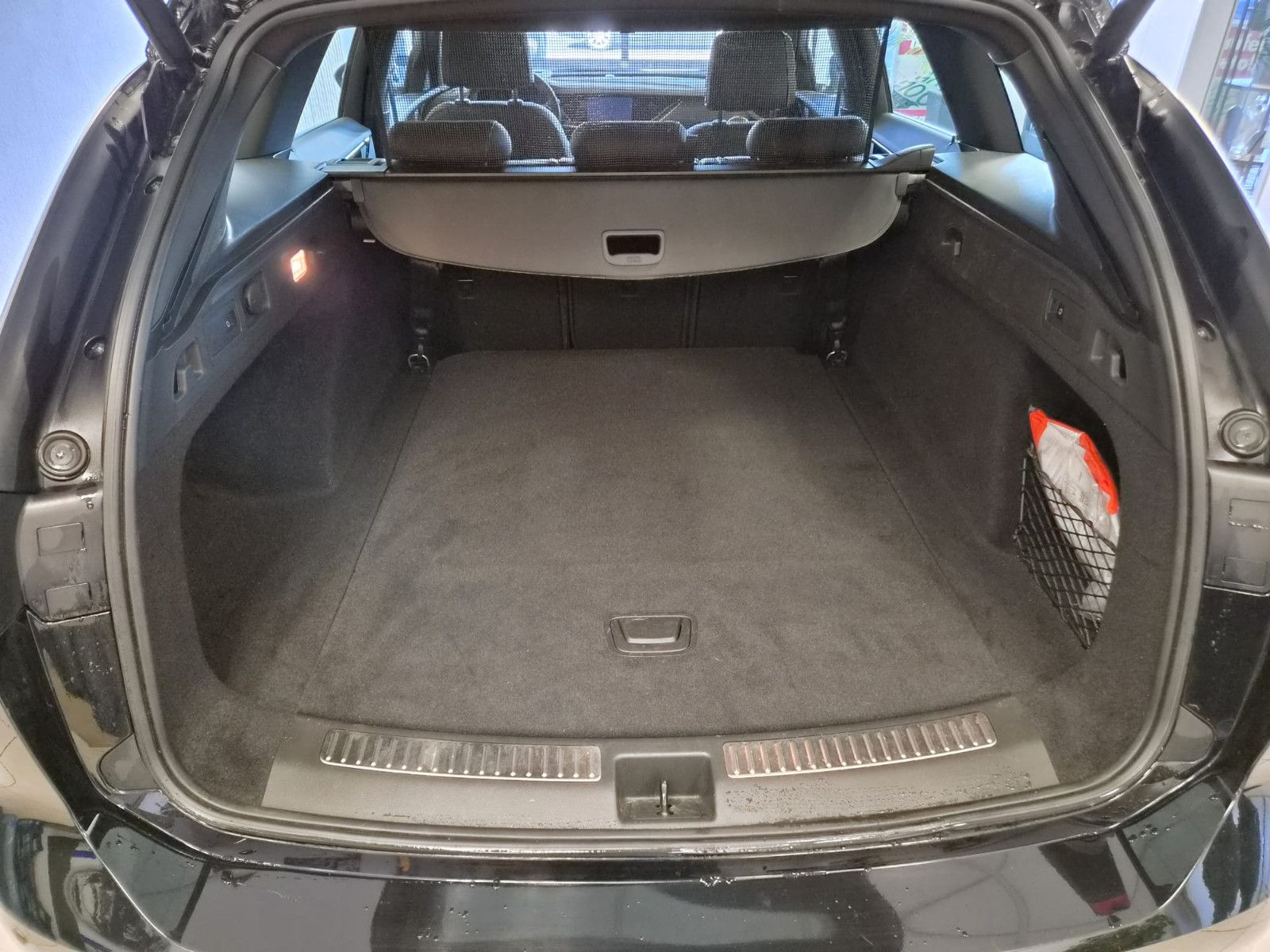 Fahrzeugabbildung Opel Insignia B Sports Tourer Elegance / ERGOSITZ /
