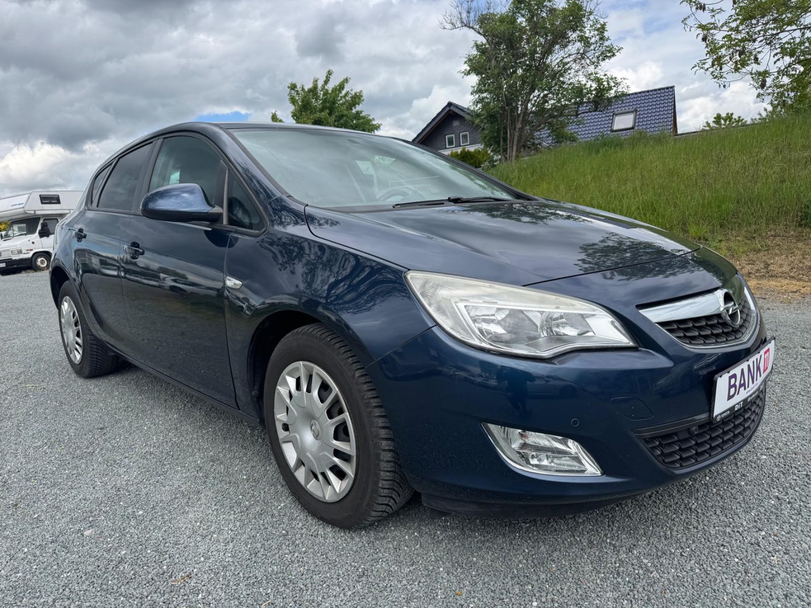 Opel Astra J 2.0 D Edition KLIMA/PARKPILOT/TEMPOM