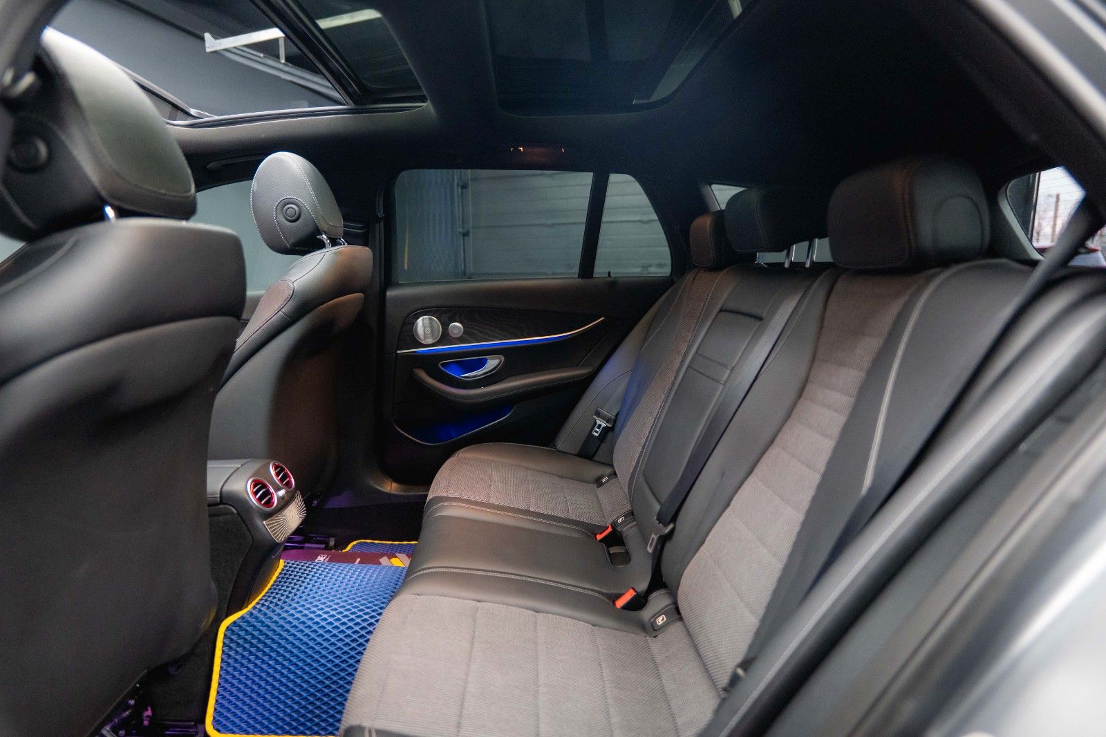 Fahrzeugabbildung Mercedes-Benz E 300de AMG Night-Paket Designo *Pano*ACC*LED*