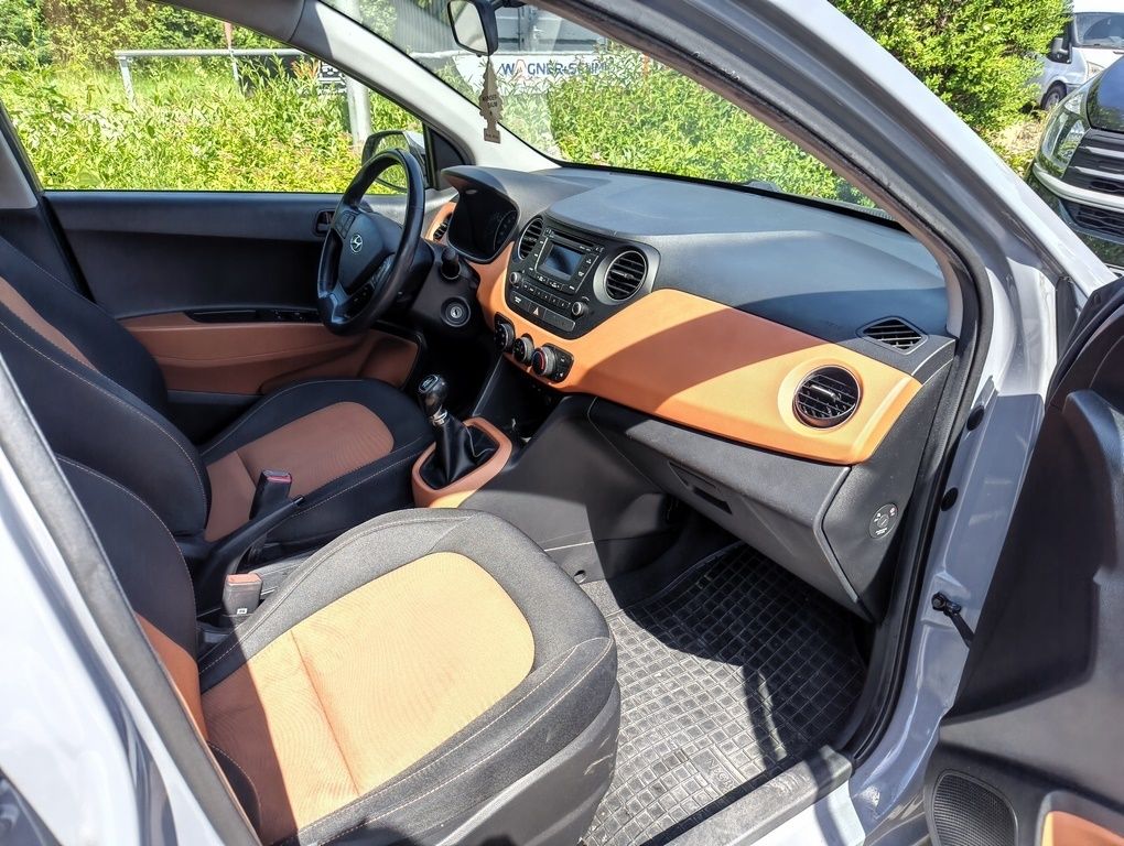 Fahrzeugabbildung Hyundai i10 1.2 FIFA World Cup Edition MOTORSCHADEN