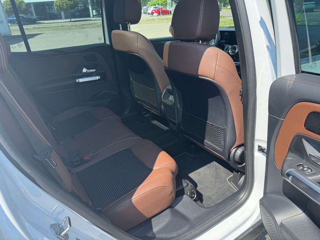 MERCEDES-BENZ GLB 200 21