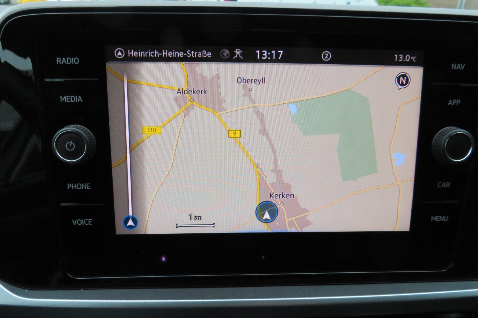 Fahrzeugabbildung Volkswagen T-Roc Life AHK ACC SITZH GJ NAVI APP 1.HD