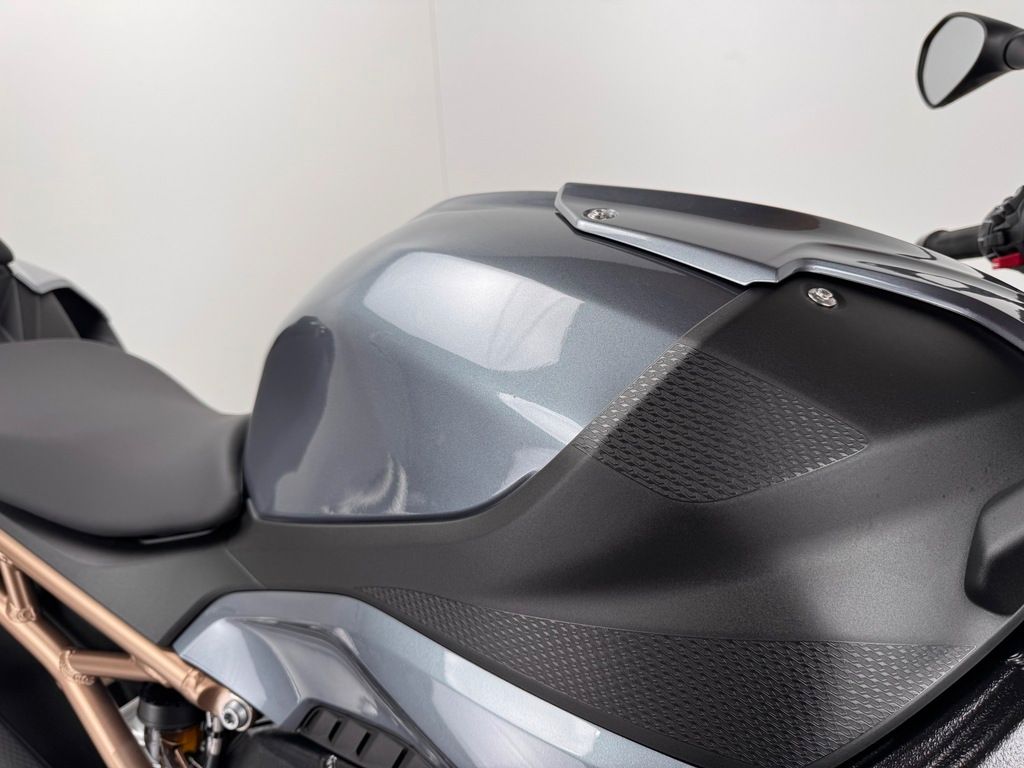 Fahrzeugabbildung BMW S1000 R *NEUWERTIGER *1. HAND