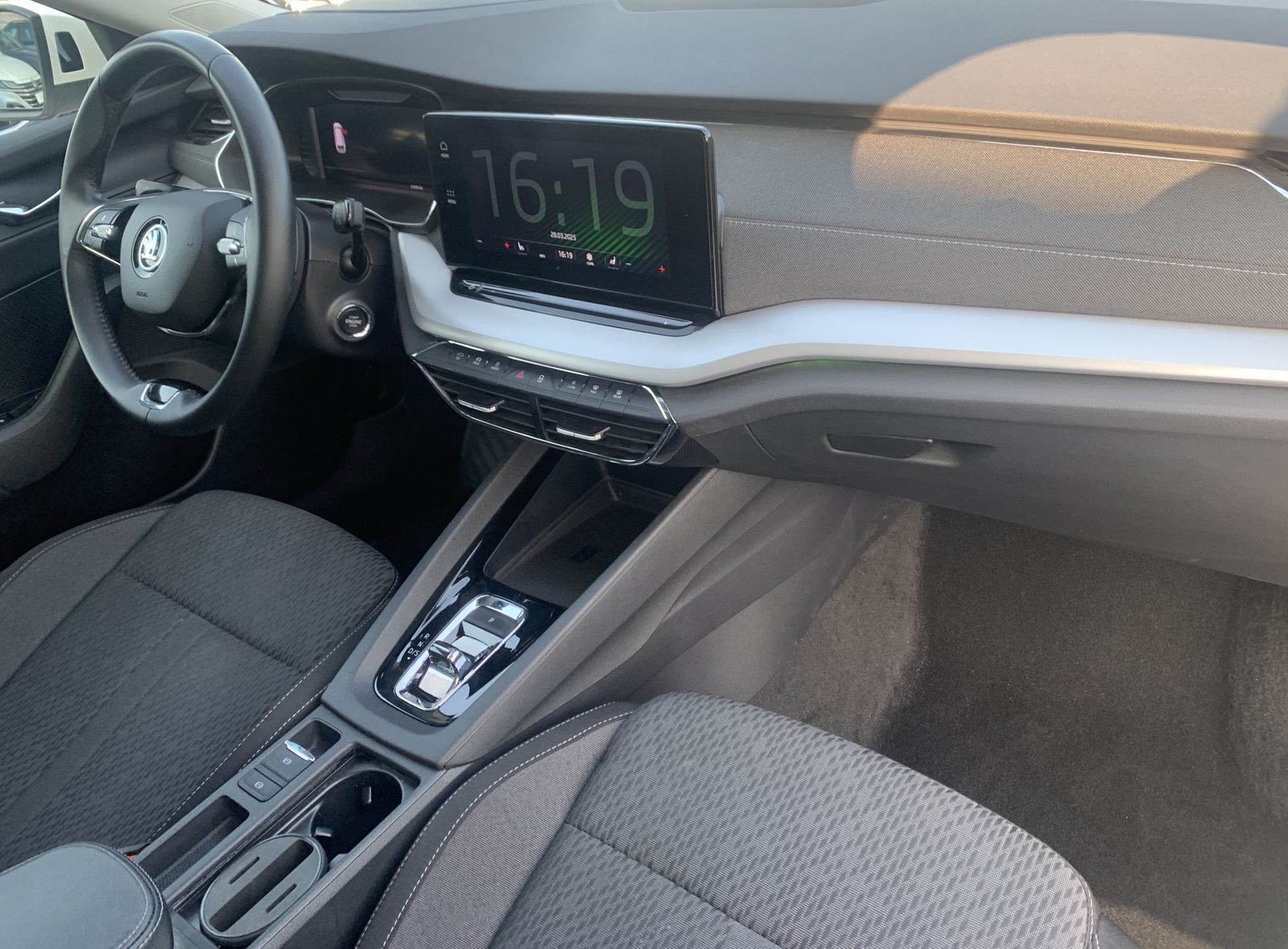 Fahrzeugabbildung SKODA Octavia 2.0 TDI*AHK*LED*HeadUp*Cam*Navi*ACC*
