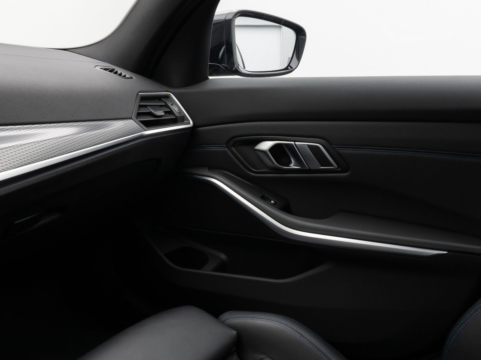 Fahrzeugabbildung BMW 318d M Sport DAB HUD CockPitPro Lordos PDC Leder