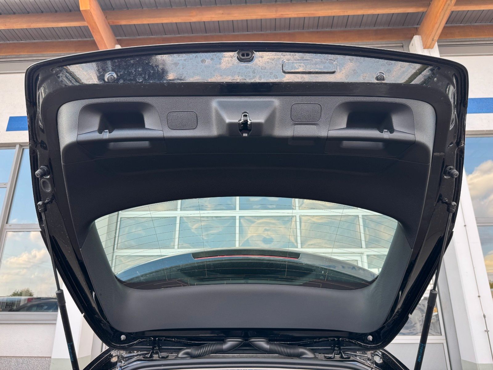Fahrzeugabbildung Mercedes-Benz CLA 180 SB Kamera+LED+CarPlay+Spur+DAB
