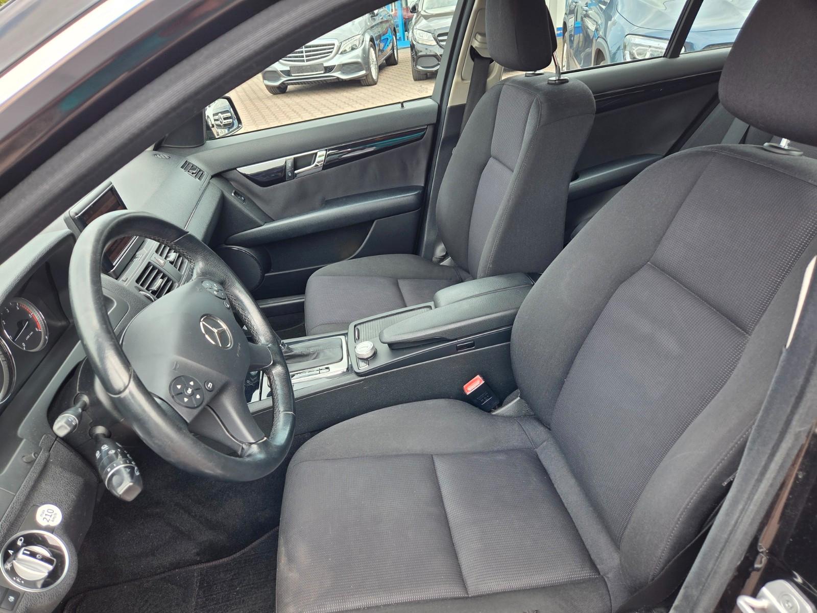 Mercedes-Benz C200 2010 — photo 30