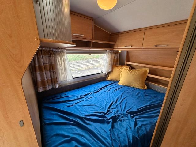 Fahrzeugabbildung Knaus 400 Doppelbett Heizung, Strom, Bad, 4 P. 100Km/H