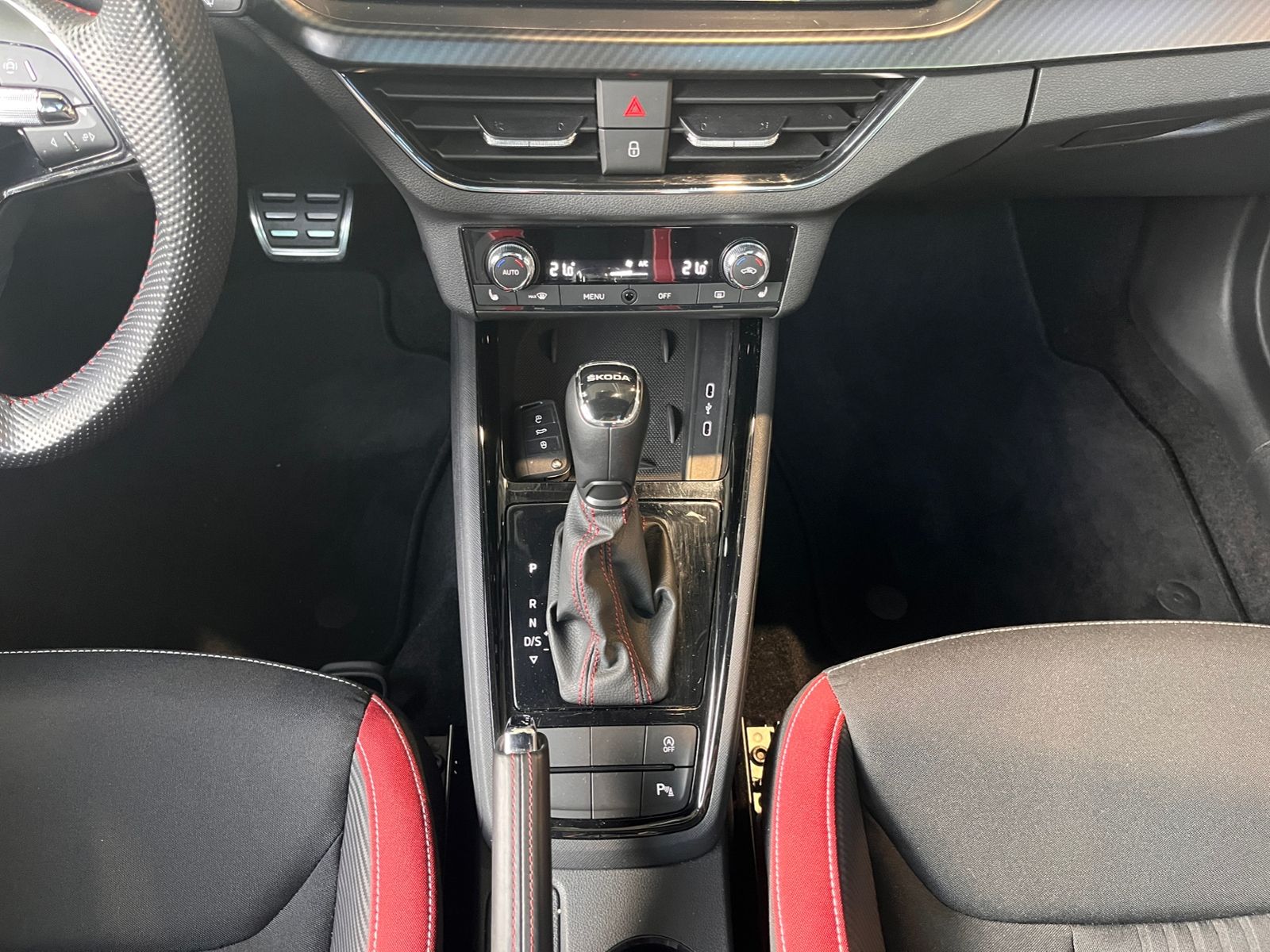 Fahrzeugabbildung SKODA Kamiq Monte Carlo AHK PANO ACC LED