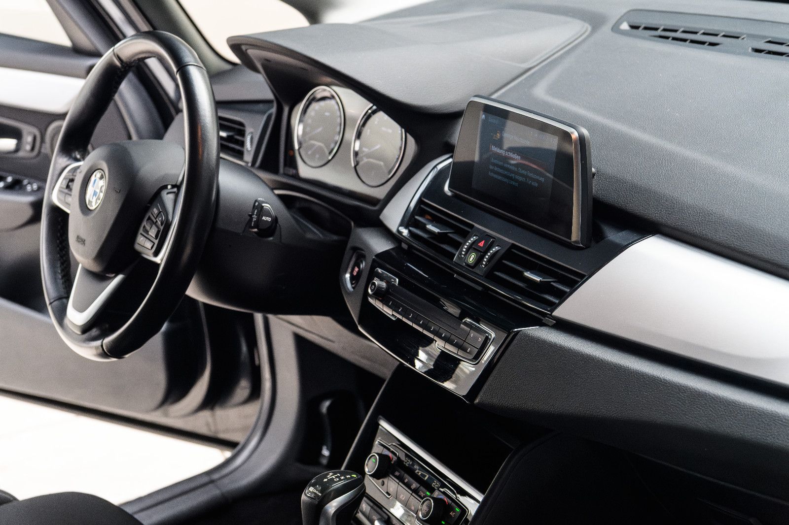 Fahrzeugabbildung BMW 2er Active Tourer 225 xe Advantage Kamera 165kw