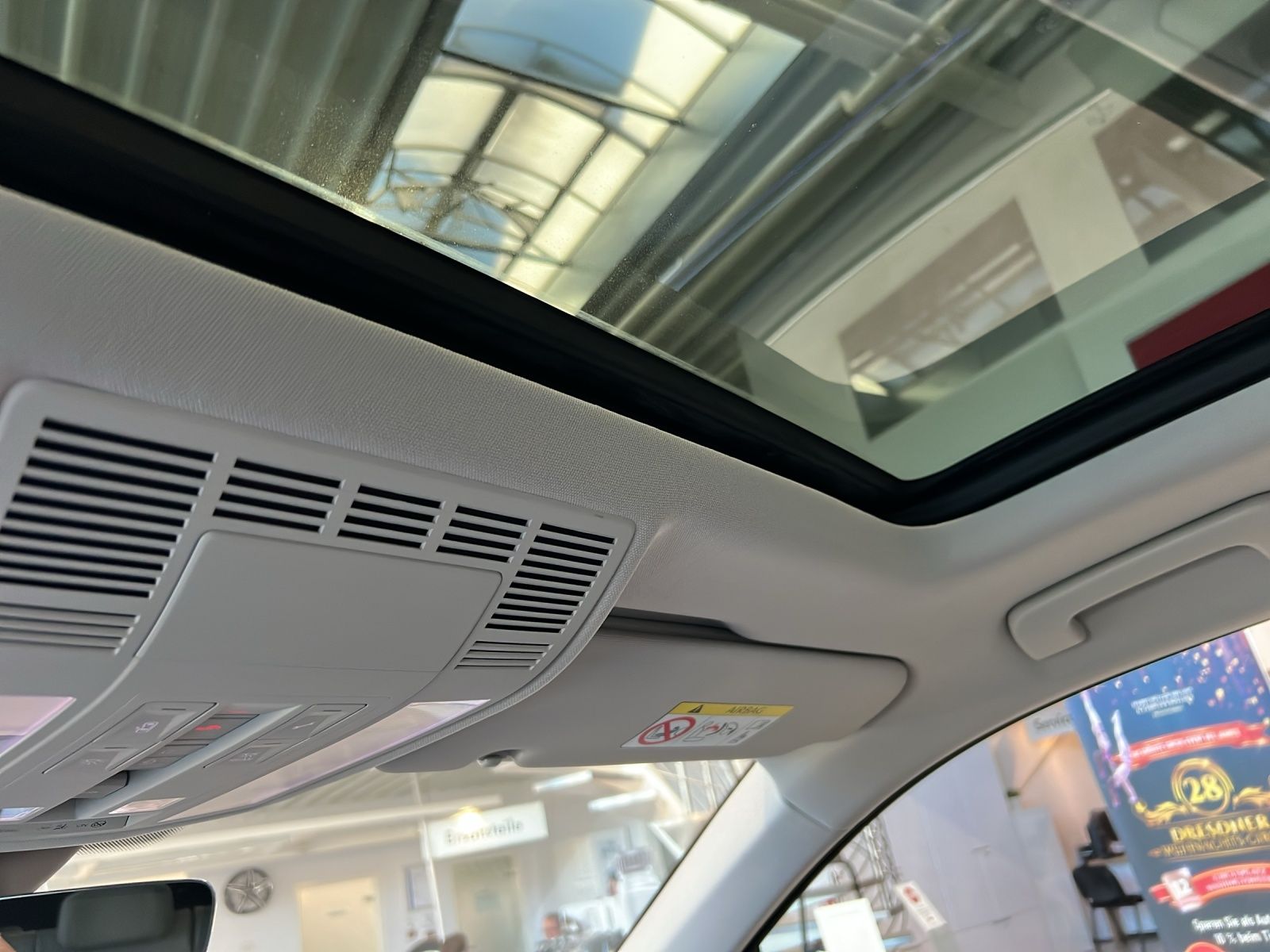 Fahrzeugabbildung Volkswagen Touareg TDI Elegance Matrix AHK HUD Luft Pano AI