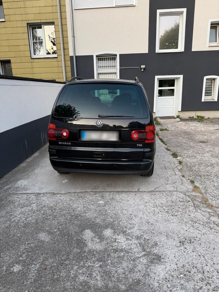 Volkswagen Sharan 2009 — photo 13