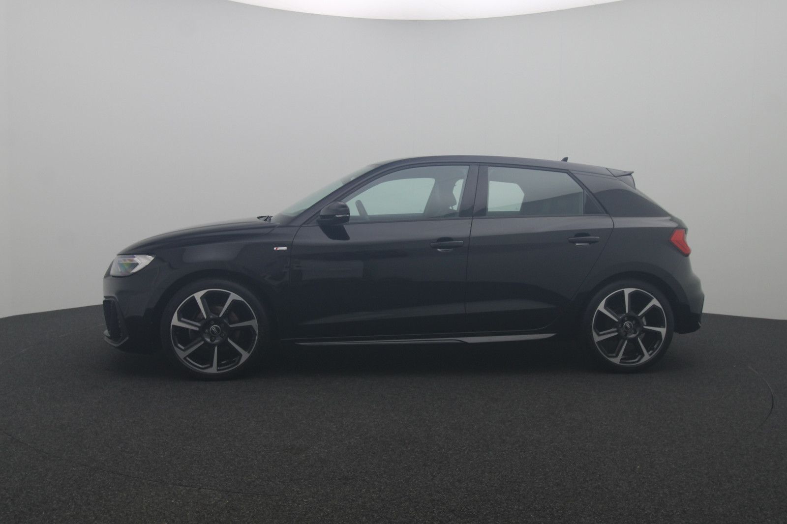Fahrzeugabbildung Audi A1 Sportback 30 TFSI S line 18"Optik schwarz LED