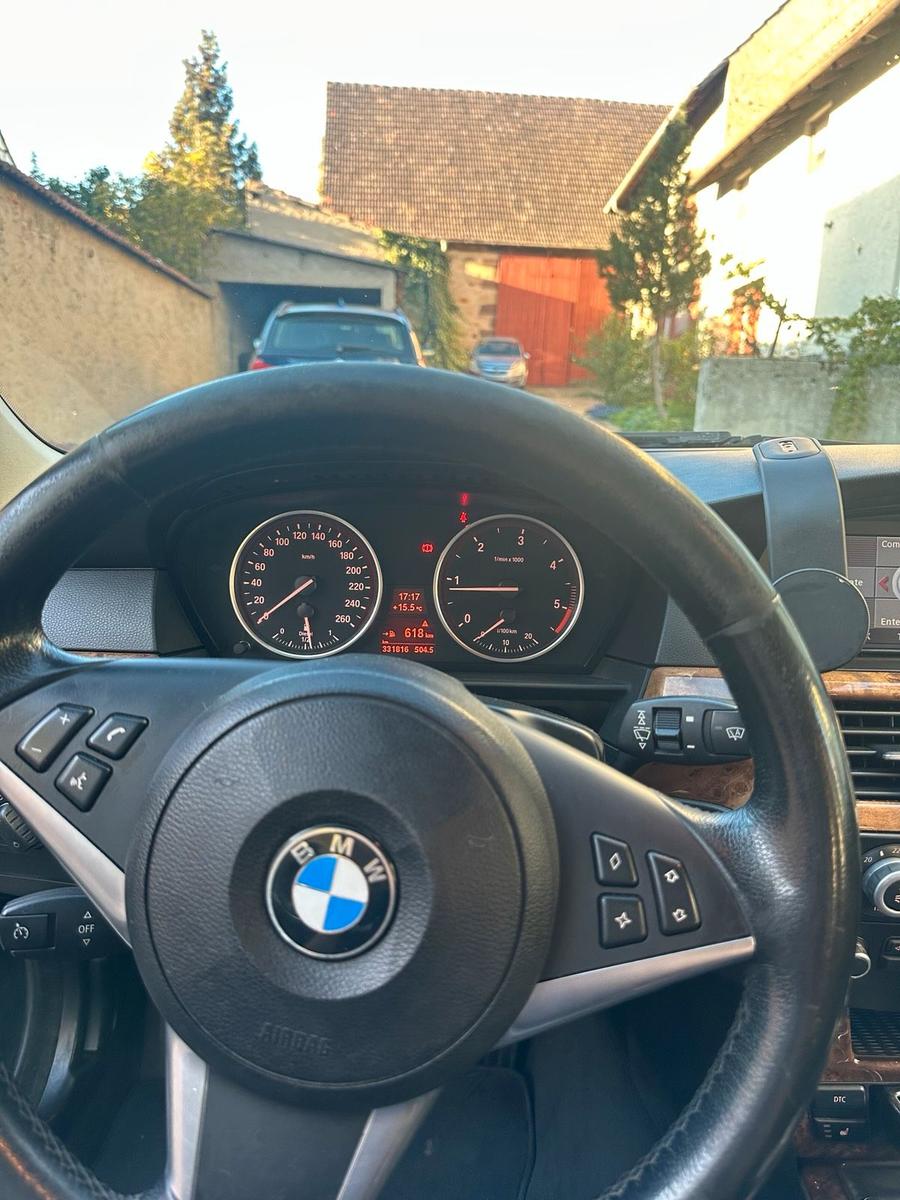 BMW 520 2007 — interior