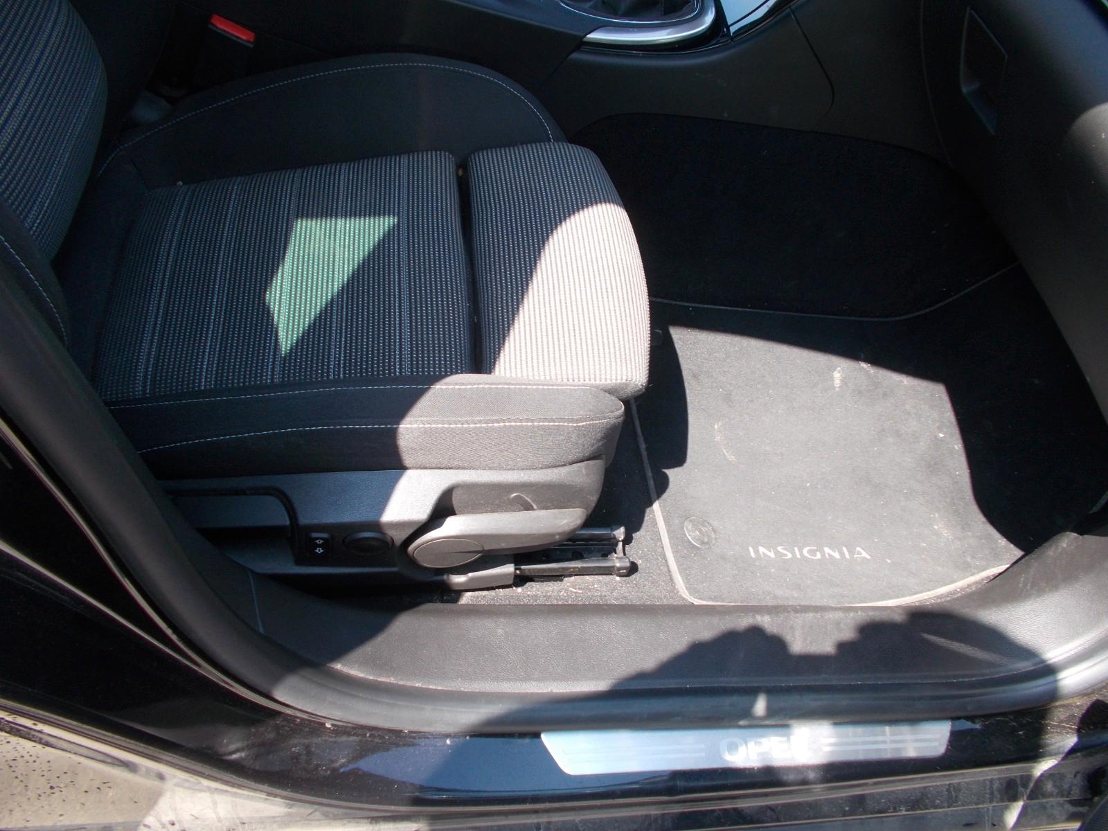 Opel Insignia 2011 — photo 20
