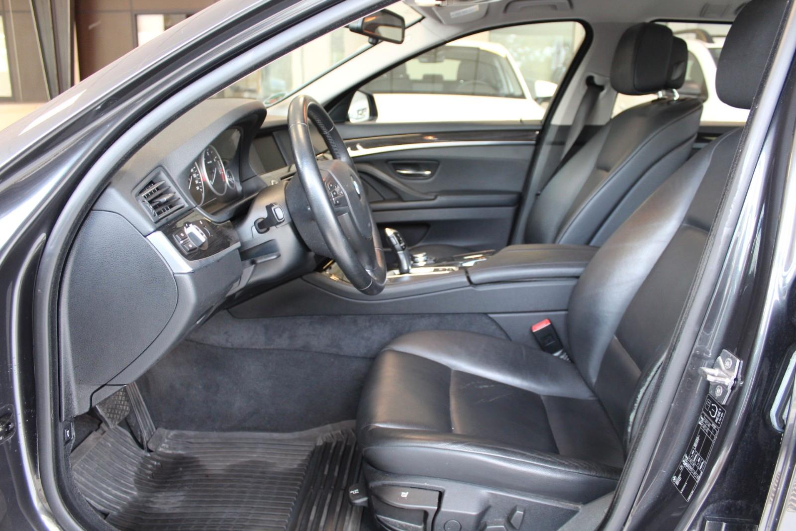 BMW 530 d Touring 245 ch • Boîte auto • 1ère Main - Cuir Dakota • Attelage • Bi-Xénon