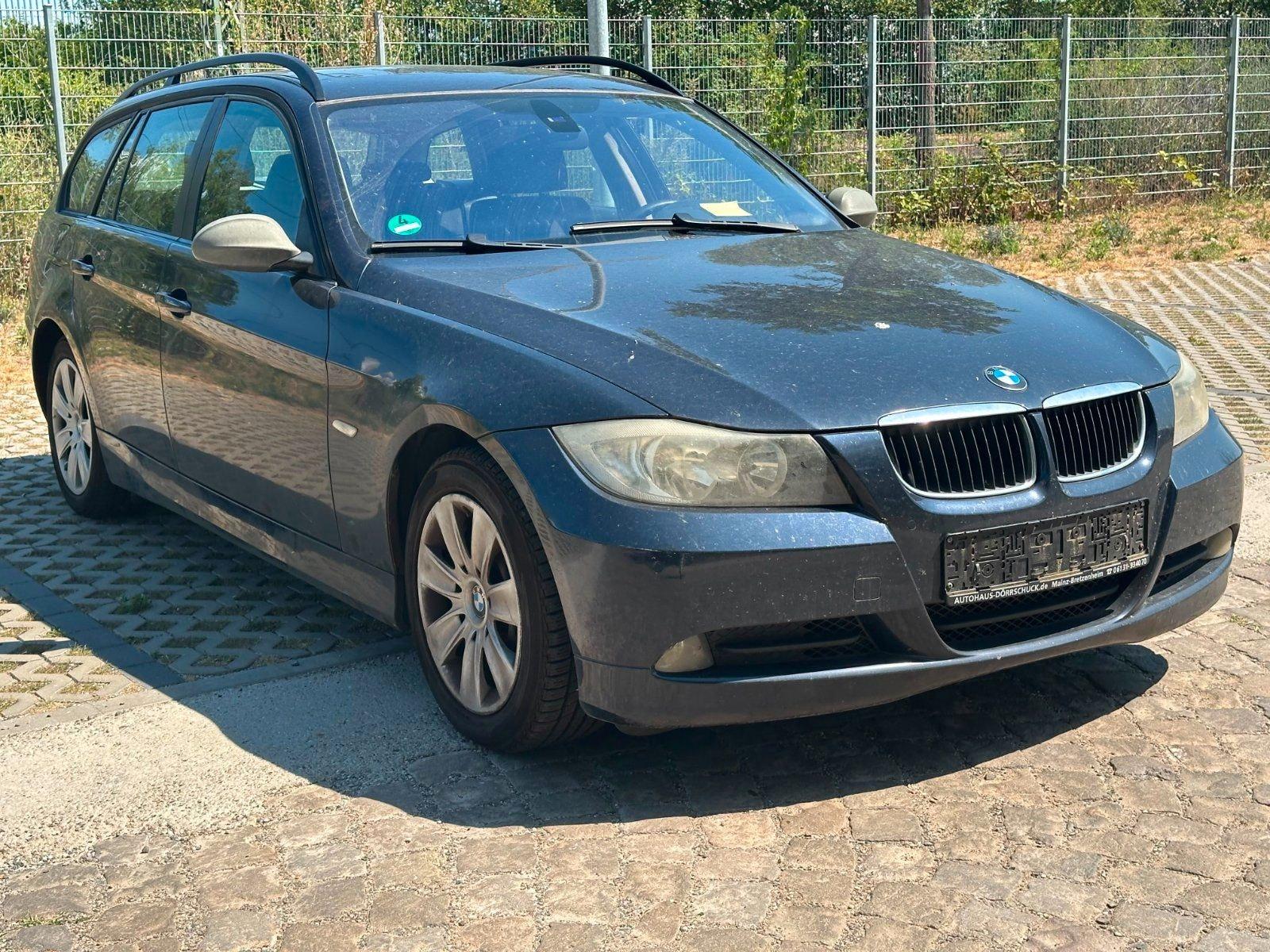 BMW 320 2006 — салон