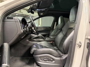 Porsche Cayenne - 8
