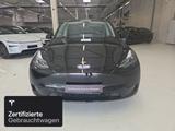 Tesla Model Y Rear-Wheel Drive - schwarze Tesla Model Y