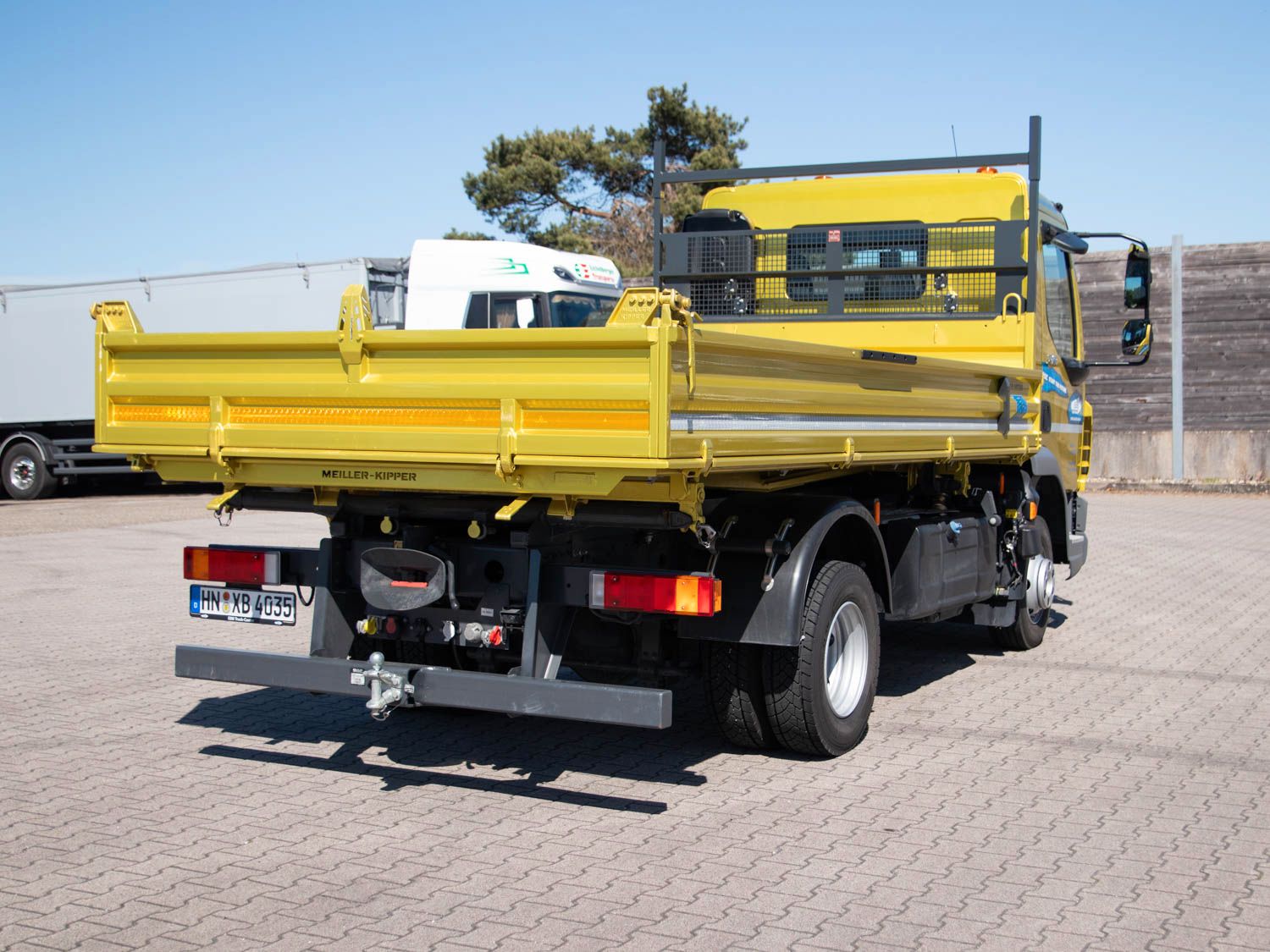 Fahrzeugabbildung DAF XB 230 7,5t Meiller Kipper