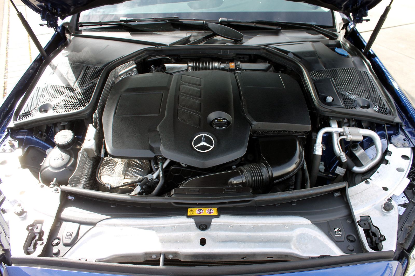 Fahrzeugabbildung Mercedes-Benz C220 T-Modell Avantgarde LED SHZ PDC KAM ACC NAV