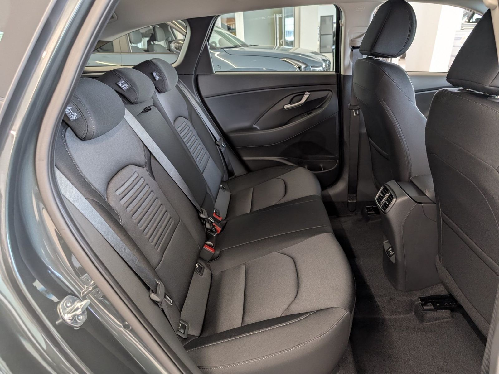 HYUNDAI i30 Kombi 1.6 T-GDI Trend Automatik SHZ Navi – Bild 11