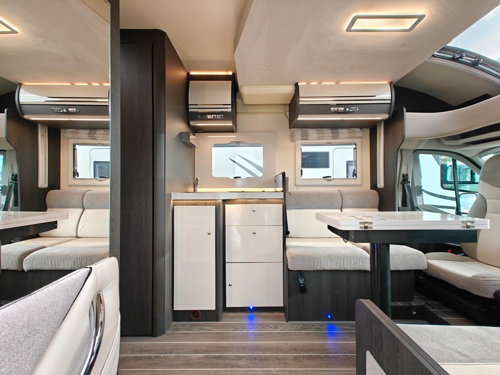 Fahrzeugabbildung Roller Team Kronos 287 TL - Face2Face, Hubbett, Einzelbetten