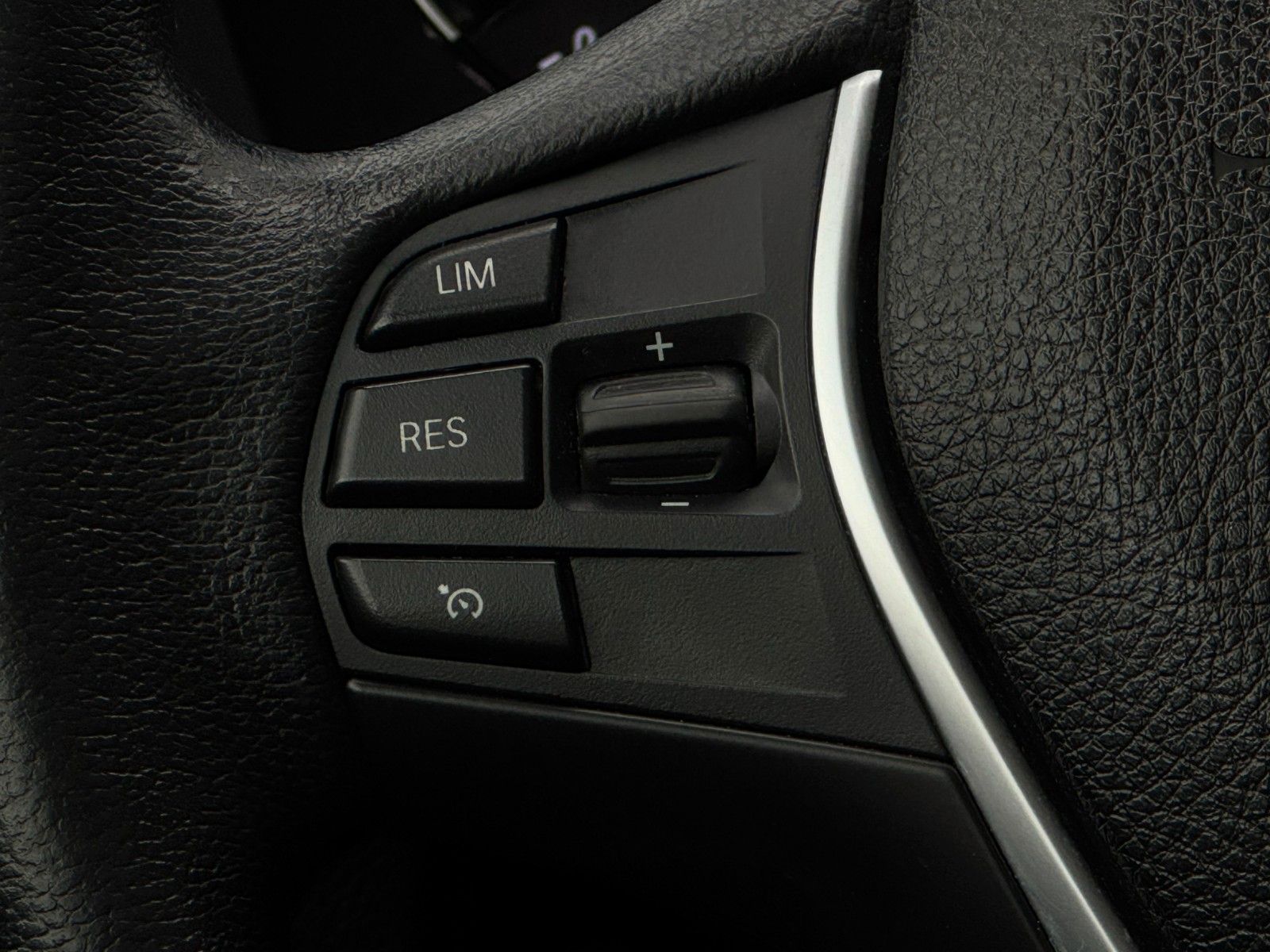 Fahrzeugabbildung BMW 218i Coupe Advantage Autom. Leder BL PDC LED SHZ