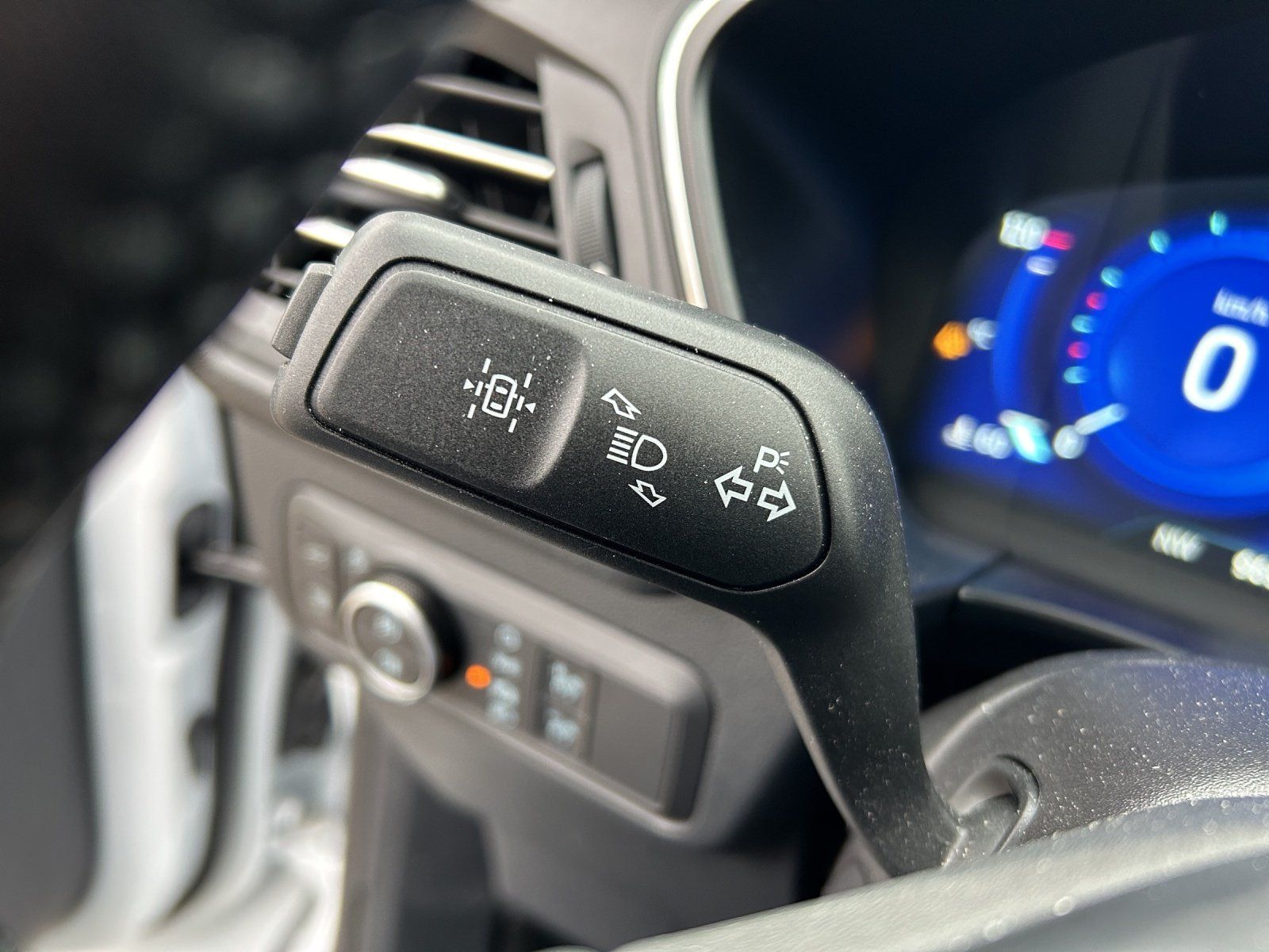 Fahrzeugabbildung Ford Kuga Titanium X PHEV HUD El. Panodach Navi digit