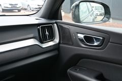 Fahrzeugabbildung Volvo XC60 B4 B R-Design*LED*STHZ*CAM*H&K*IntelliSafe