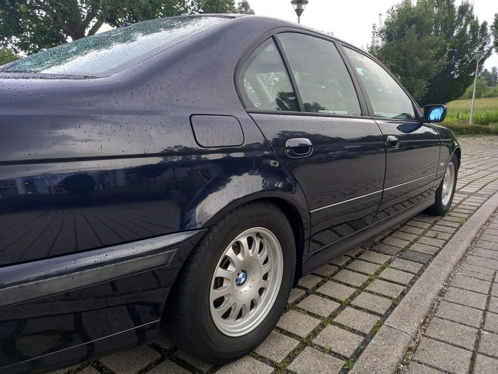 BMW 523
