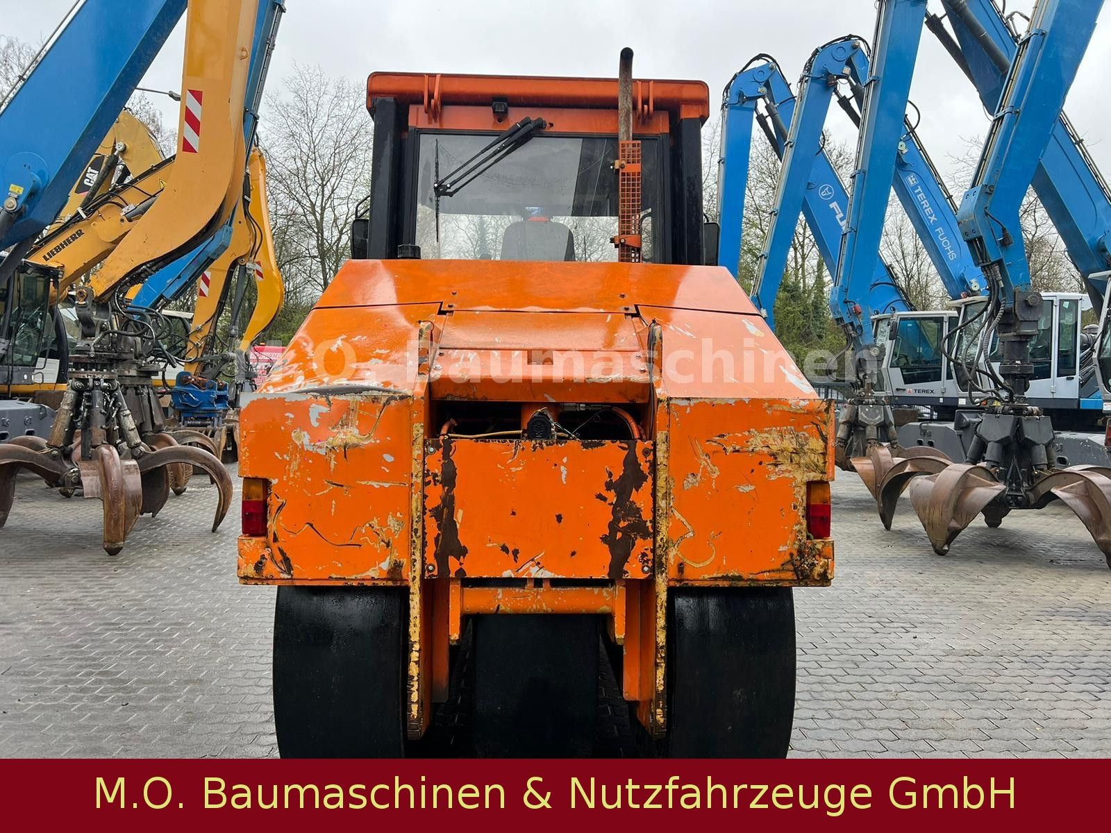 Fahrzeugabbildung CAT CB-535 B / Kombiwalze