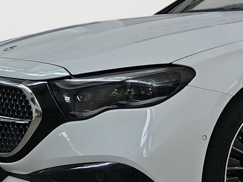 Fahrzeugabbildung Mercedes-Benz E 300 deT 4M AMG Pano HUD Airm. Superscreen 3D