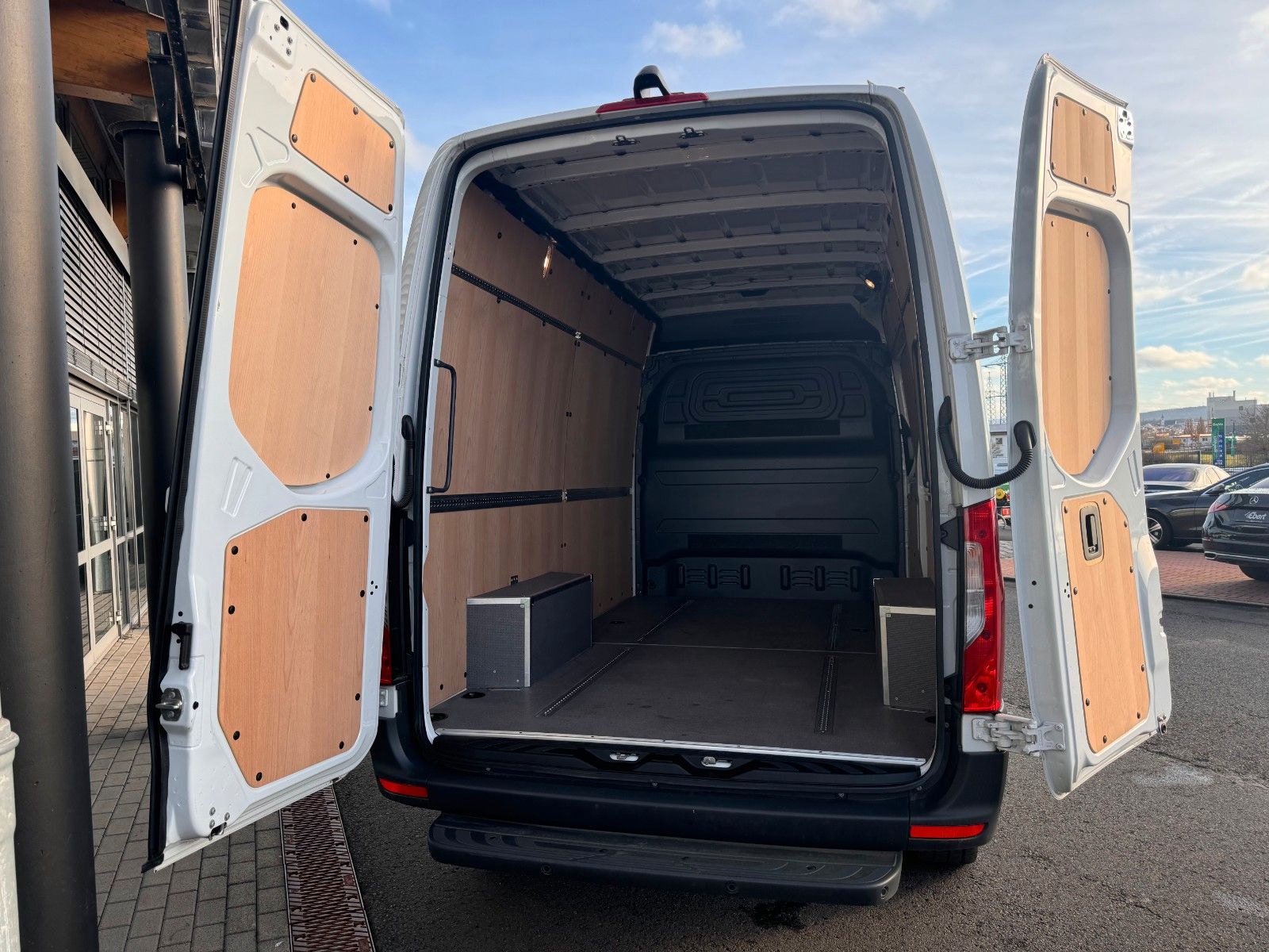 Fahrzeugabbildung Mercedes-Benz Sprinter 317 CDI 3665 9G Klima 360 SHZ MBUX