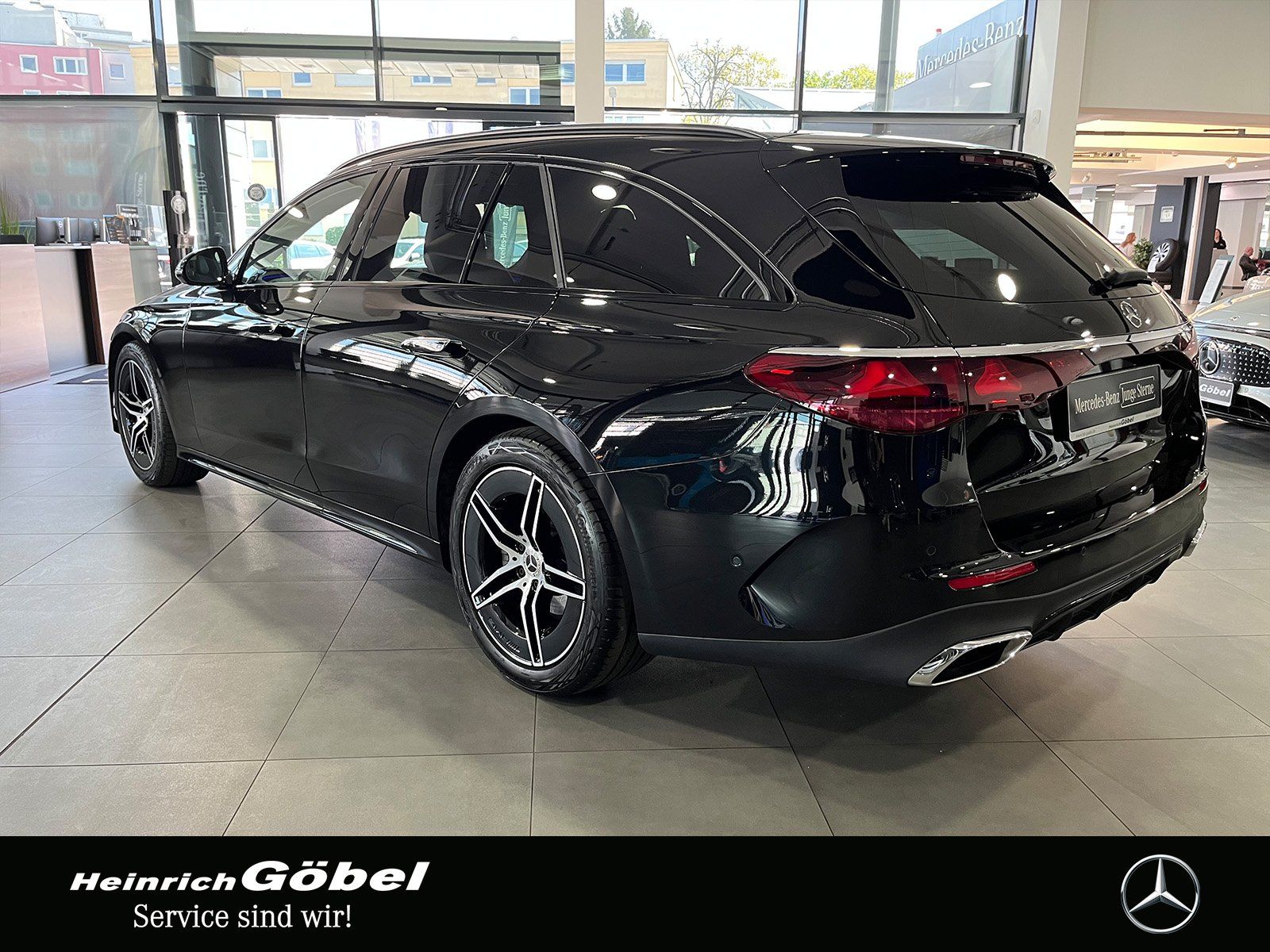 Fahrzeugabbildung Mercedes-Benz E 200 T AMG+NIGHT+DISTRONIC+LED+AMBIENTE+CARPLAY