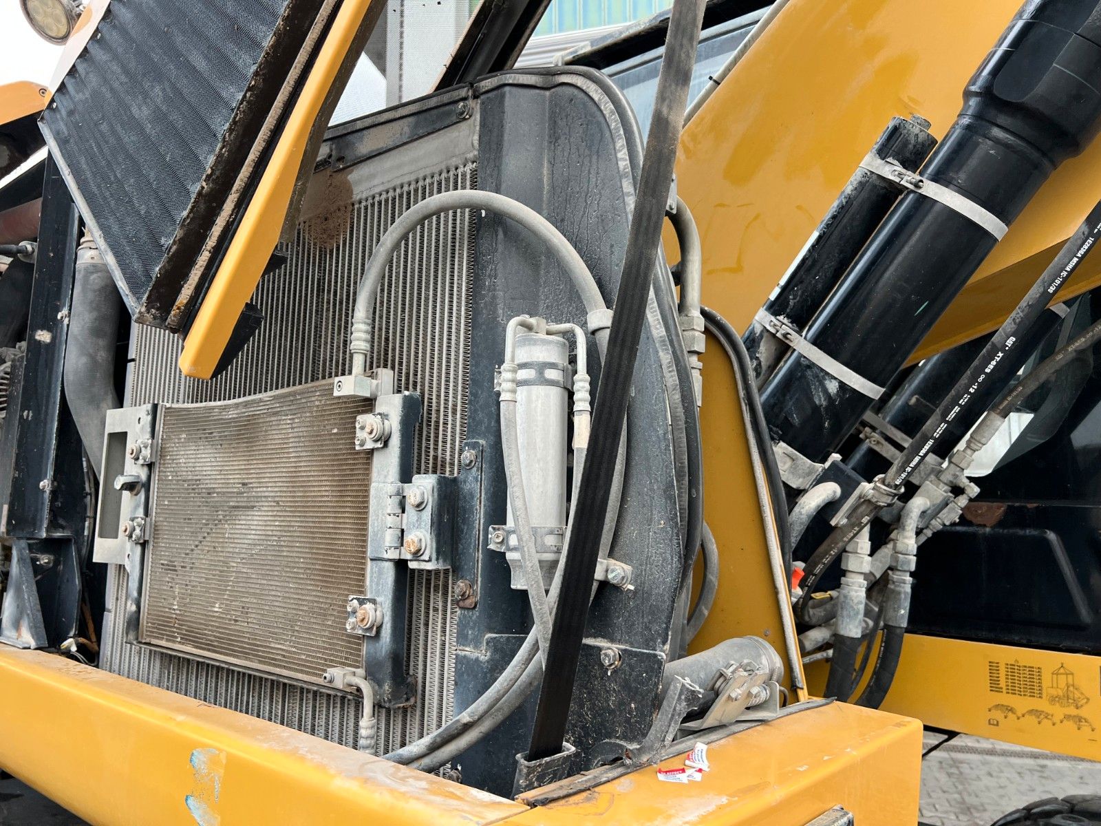 Fahrzeugabbildung CAT MH3024 / MH 3024 / Greifer / 2018 / 10.735h