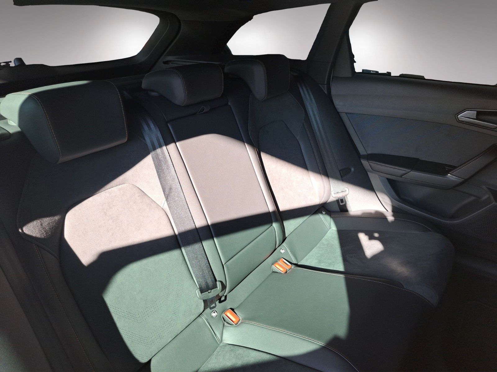 Leon Sportstourer VZ 2.0 TSI 4Drive DSG AHK