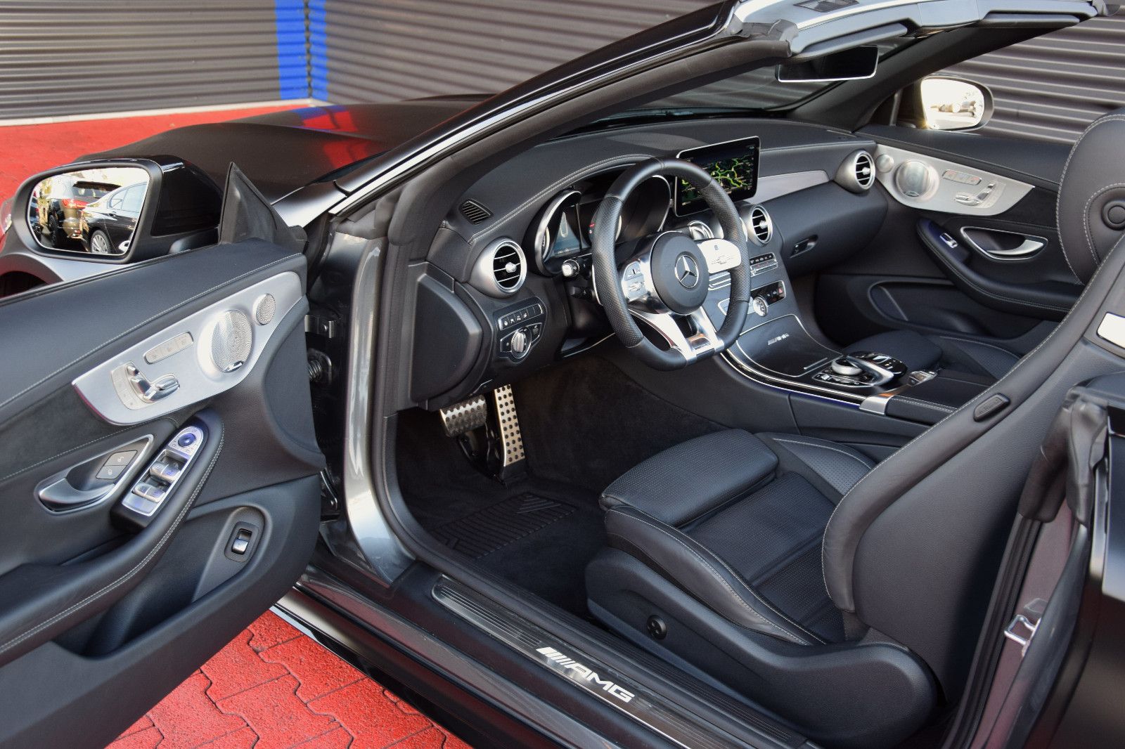 Fahrzeugabbildung Mercedes-Benz C 63 AMG Cabrio Distron. Burmester Sitzklima 19"
